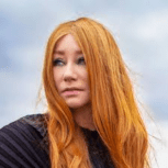 Tori Amos Bio, Age, Family, Height, Marriage, Salary, Net Worth, Career